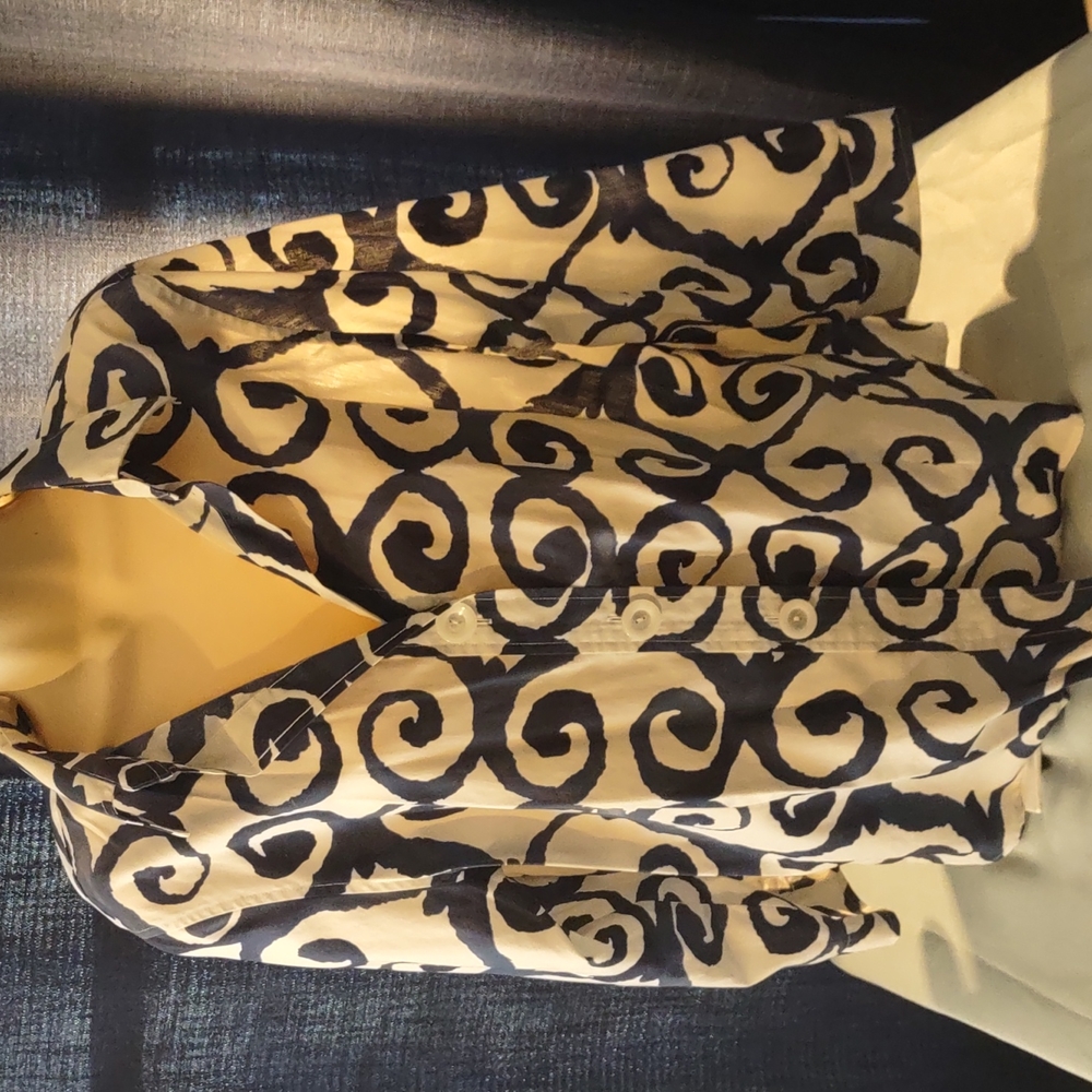 Foxcroft Wrinkle Free white and Navy blue printed button top